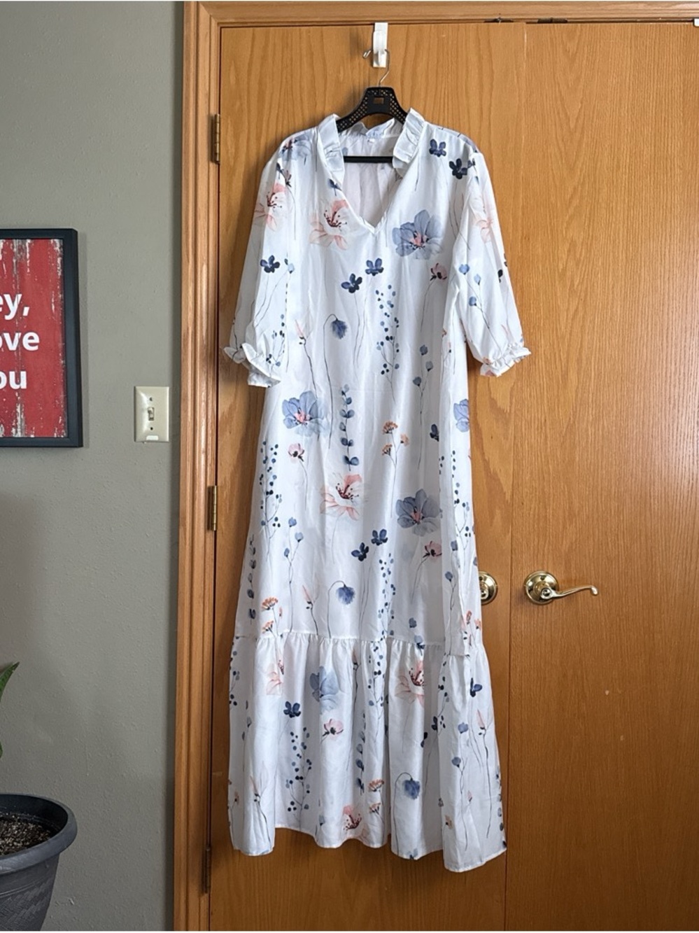 MISSLOOK White Floral Maxi Dress with Blue and Peach Accents